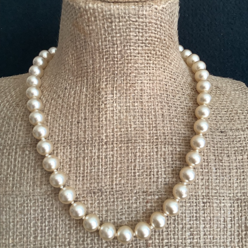 Vintage Kenneth Jay Lane Faux Pearl Necklace. - image 1